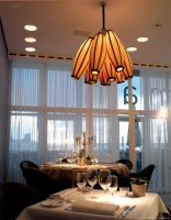 Cotton lamp gemaakt uit stroken tulipwood en walnoot houten fineer - decoratieve verlichting met uitstraling in restaurant of prive